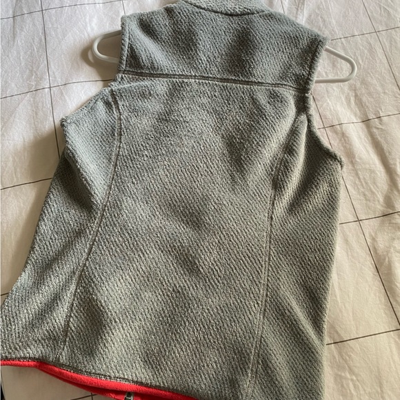 Patagonia Women’s Fleece Vest - Picture 5 of 5
